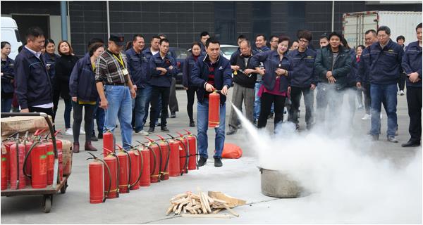 Pinjia held a fire fighting performance photo